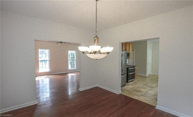 2914 Chestnut Heights Road, Winston-salem, NC 27107