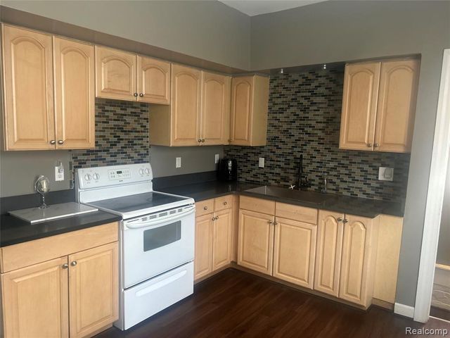 5931 N Mcclellan Street, Detroit, MI 48213