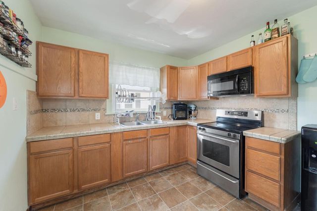 7521 16th AVENUE, Kenosha, WI 53143