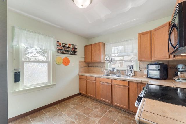 7521 16th AVENUE, Kenosha, WI 53143