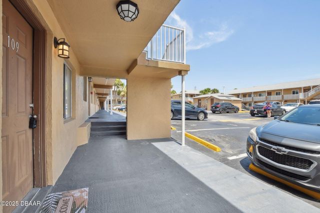 415 N Halifax Ave Apt 109, Daytona Beach, FL 32118