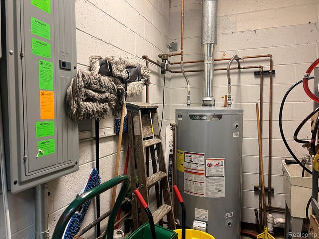 3144 S Wayne Road, Wayne, MI 48184