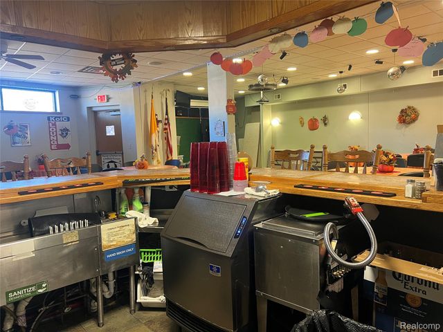 3144 S Wayne Road, Wayne, MI 48184