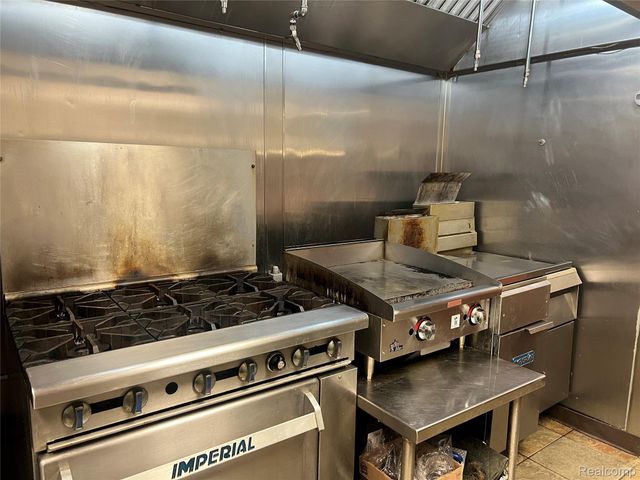 3144 S Wayne Road, Wayne, MI 48184