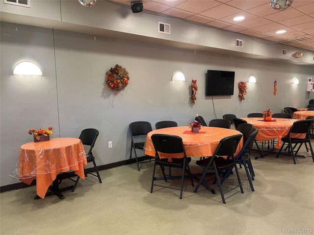 3144 S Wayne Road, Wayne, MI 48184