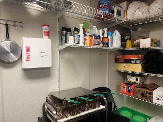 3144 S Wayne Road, Wayne, MI 48184