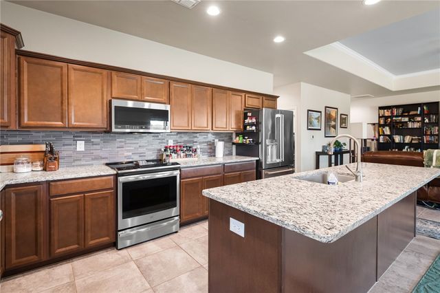 495 S Glen Canyon Road, Golden Valley, AZ 86413