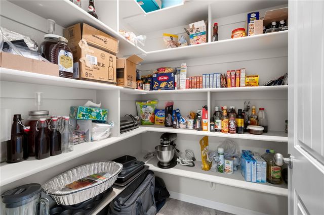 495 S Glen Canyon Road, Golden Valley, AZ 86413