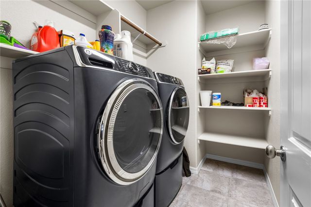 495 S Glen Canyon Road, Golden Valley, AZ 86413