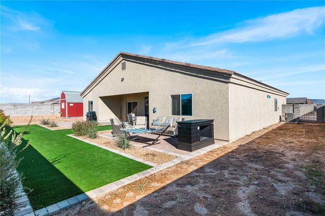 495 S Glen Canyon Road, Golden Valley, AZ 86413