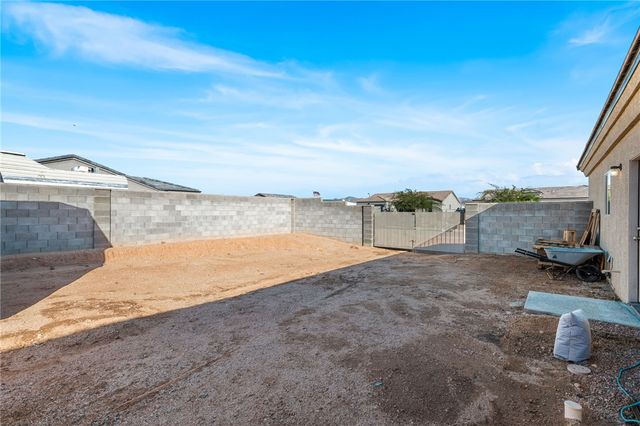 495 S Glen Canyon Road, Golden Valley, AZ 86413