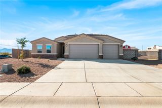 495 S Glen Canyon Road, Golden Valley, AZ 86413