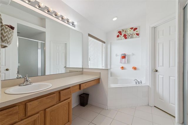 967 LAKE BERKLEY DRIVE, Kissimmee, FL 34746