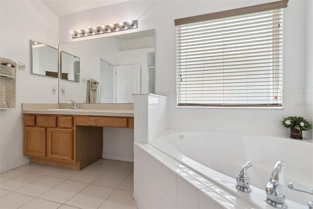 967 LAKE BERKLEY DRIVE, Kissimmee, FL 34746