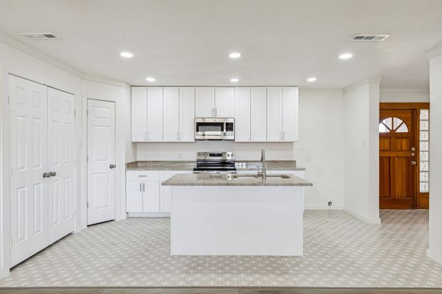 1426 Cape Cod Drive, Dallas, TX 75216