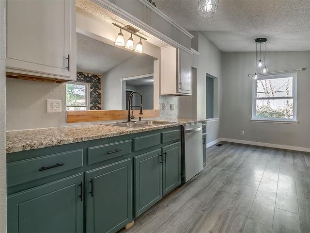 513 Beagle Circle, Edmond, OK 73003