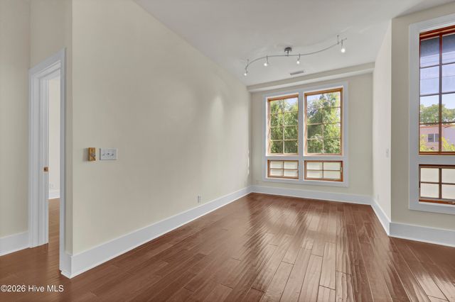 801 N 4th Street Apt 302, Wilmington, NC 28401