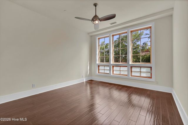 801 N 4th Street Apt 302, Wilmington, NC 28401