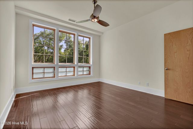 801 N 4th Street Apt 302, Wilmington, NC 28401