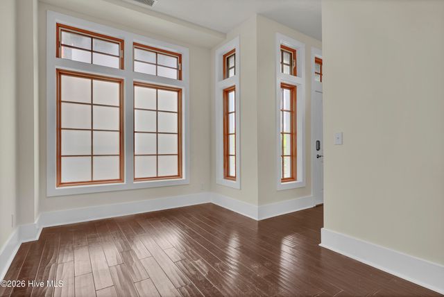 801 N 4th Street Apt 302, Wilmington, NC 28401