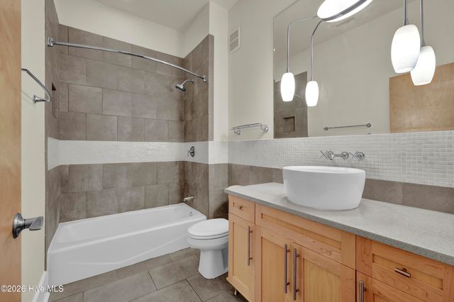 801 N 4th Street Apt 302, Wilmington, NC 28401