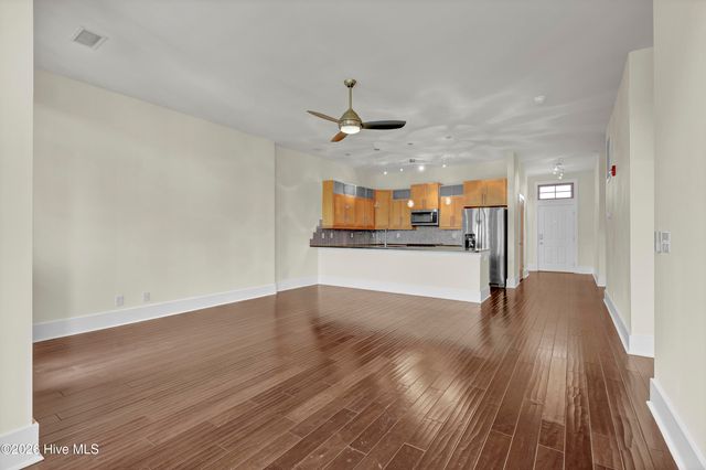 801 N 4th Street Apt 302, Wilmington, NC 28401