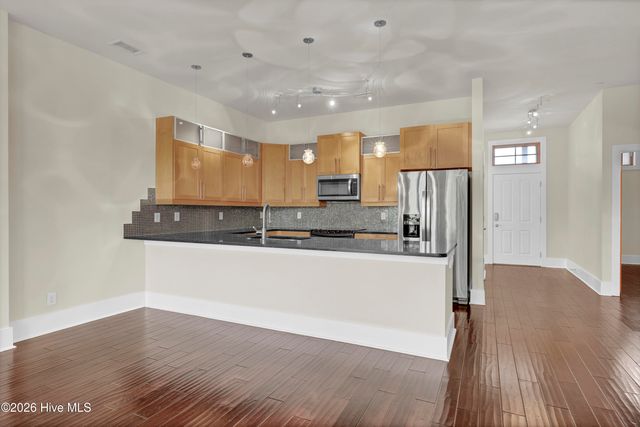 801 N 4th Street Apt 302, Wilmington, NC 28401