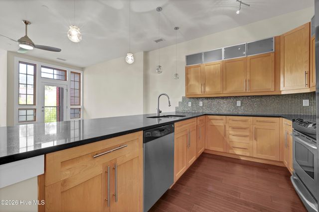 801 N 4th Street Apt 302, Wilmington, NC 28401