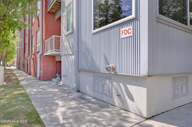 801 N 4th Street Apt 302, Wilmington, NC 28401