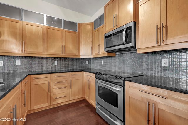 801 N 4th Street Apt 302, Wilmington, NC 28401