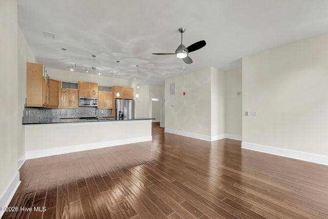 801 N 4th Street Apt 302, Wilmington, NC 28401