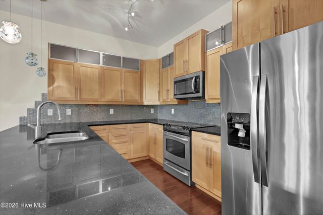 801 N 4th Street Apt 302, Wilmington, NC 28401