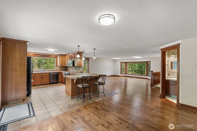 27422 SE 236th Street, Maple Valley, WA 98038