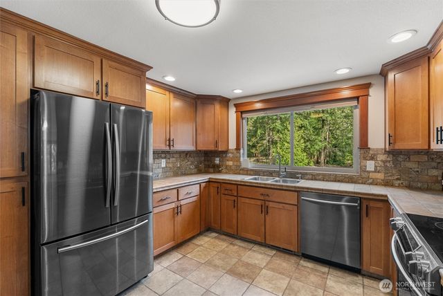 27422 SE 236th Street, Maple Valley, WA 98038