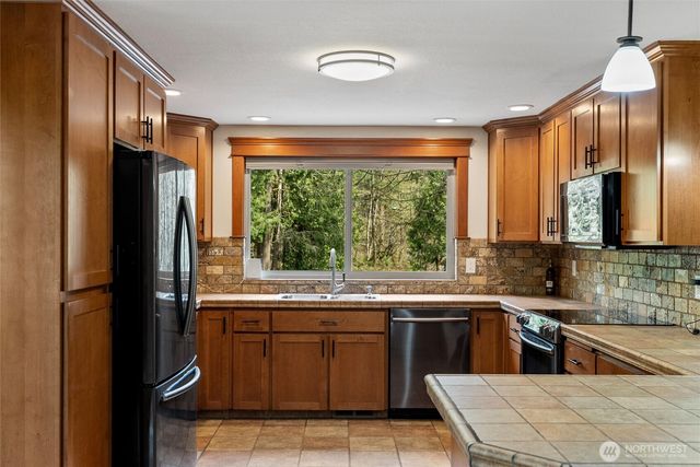 27422 SE 236th Street, Maple Valley, WA 98038