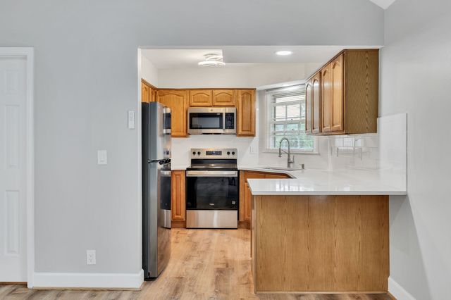 2135 Acklen Ave Apt 10, Nashville, TN 37212
