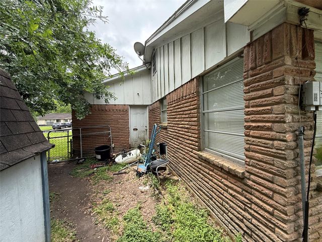 912 Midas Lane, Alvin, TX 77511