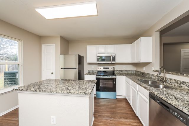 3006 Dusty Oak Drive, Dallas, TX 75227