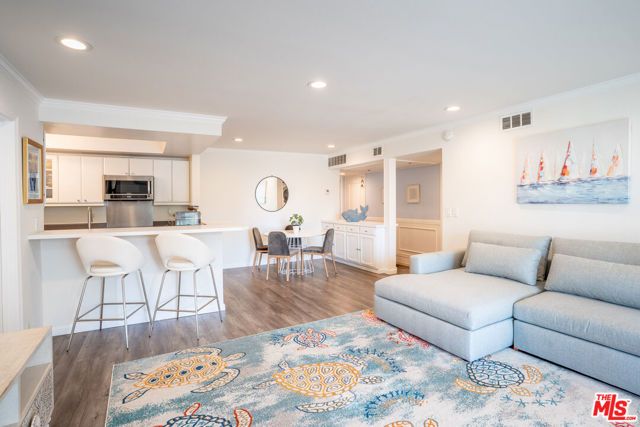 8145 Redlands Street 205, Playa Del Rey (los Angeles), CA 90293