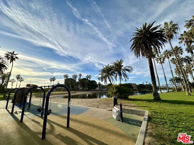 8145 Redlands Street 205, Playa Del Rey (los Angeles), CA 90293
