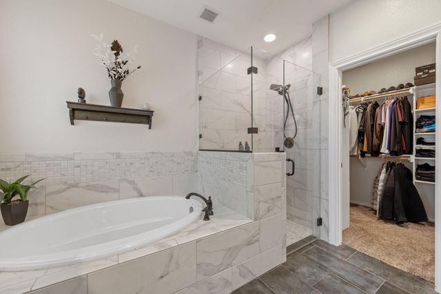 416 Venture BLVD S, Point Venture, TX 78645