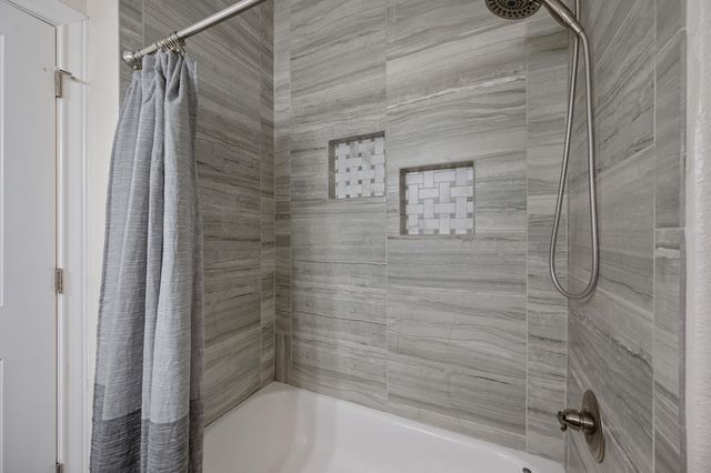 416 Venture BLVD S, Point Venture, TX 78645