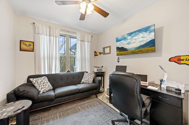 416 Venture BLVD S, Point Venture, TX 78645