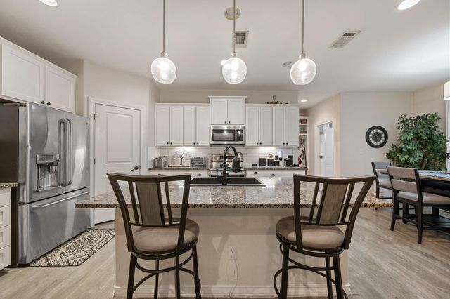 416 Venture BLVD S, Point Venture, TX 78645