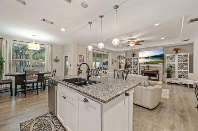 416 Venture BLVD S, Point Venture, TX 78645