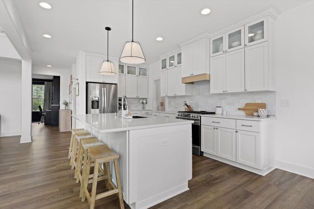 N42W22777 London COURT, Pewaukee, WI 53072