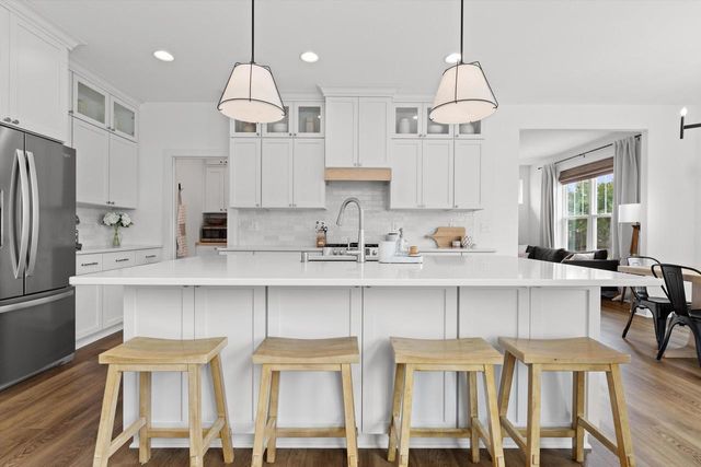 N42W22777 London COURT, Pewaukee, WI 53072