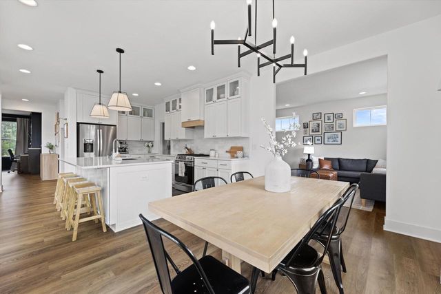 N42W22777 London COURT, Pewaukee, WI 53072