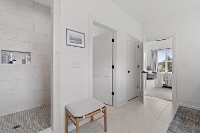 N42W22777 London COURT, Pewaukee, WI 53072