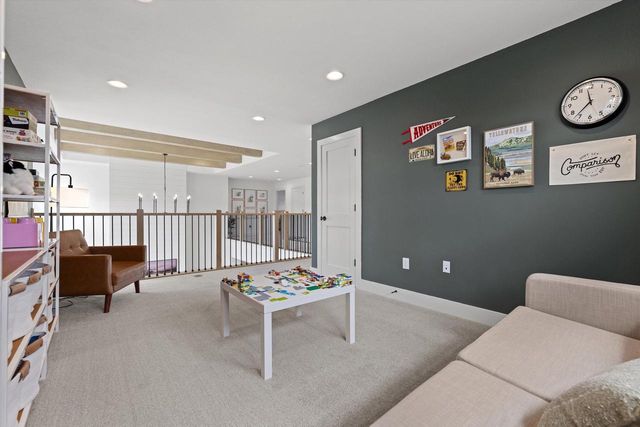 N42W22777 London COURT, Pewaukee, WI 53072